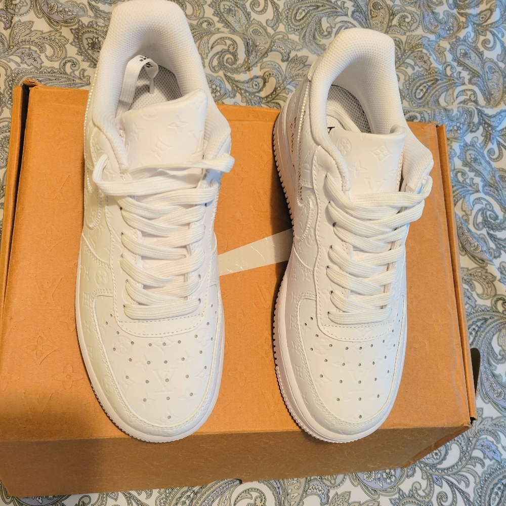 Sneakers - Picture 3 of 14
